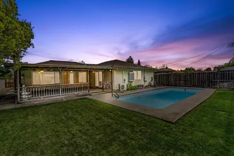 1000 Windsor Dr, Lodi, CA 95240 photo 2
