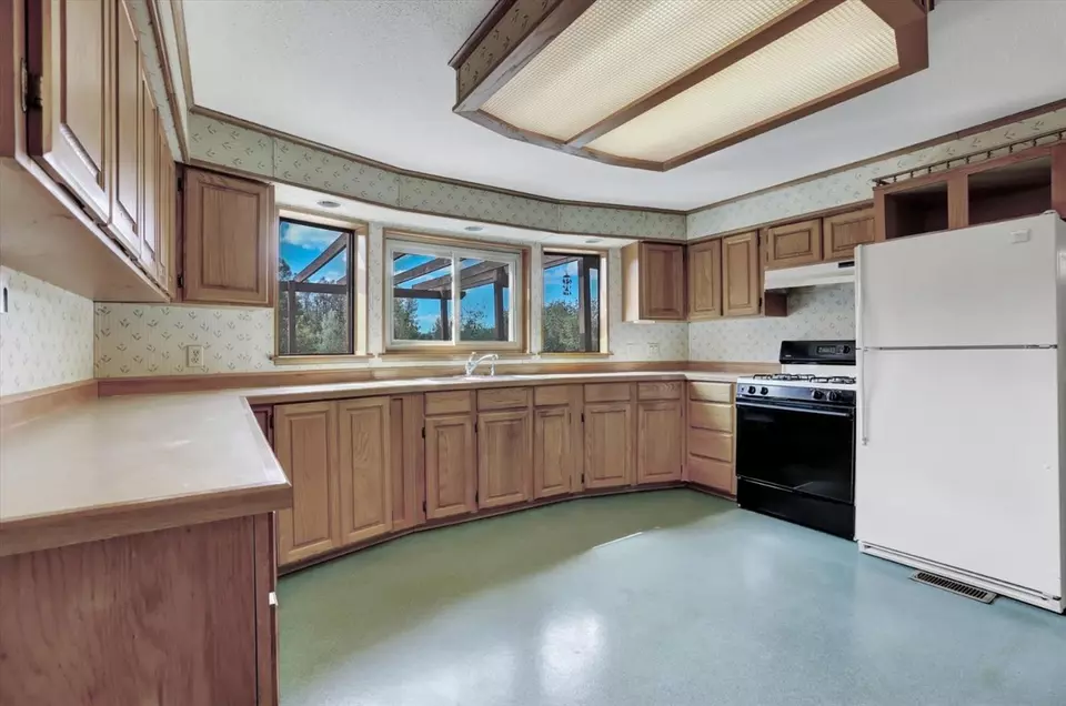 Kitchen - 13807 Bluebird Way, Oregon House, CA 95962 photo 4 of 7