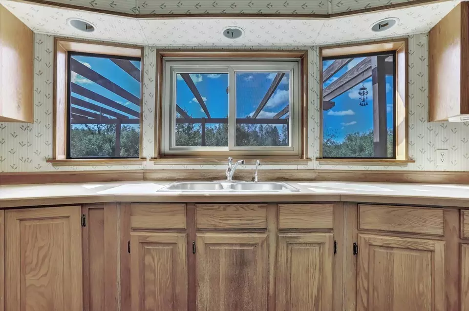 Kitchen - 13807 Bluebird Way, Oregon House, CA 95962 photo 6 of 7