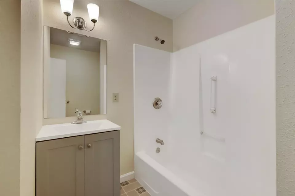 Bath - 13807 Bluebird Way, Oregon House, CA 95962 photo 3 of 10