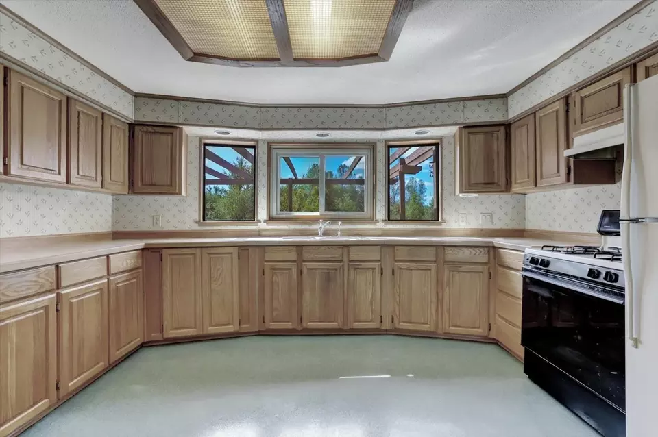 Kitchen - 13807 Bluebird Way, Oregon House, CA 95962 photo 7 of 7
