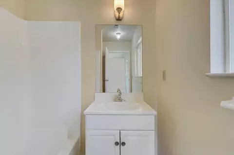 Bath - 13807 Bluebird Way, Oregon House, CA 95962 photo 1 of 10