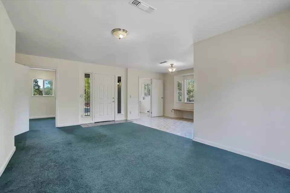 Living - 13807 Bluebird Way, Oregon House, CA 95962 photo 2 of 10