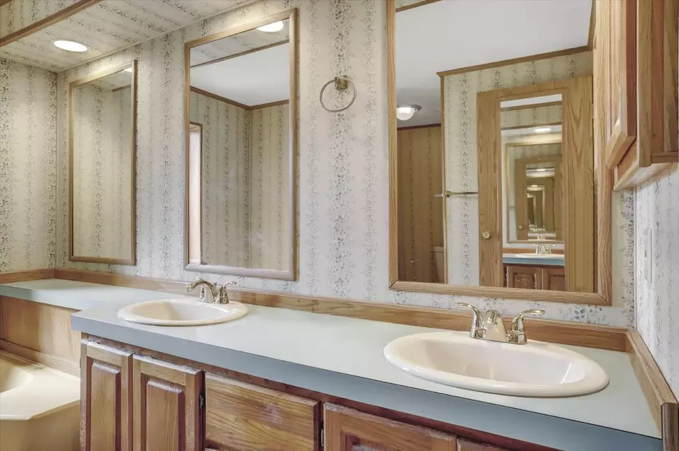 Bath - 13807 Bluebird Way, Oregon House, CA 95962 photo 5 of 10