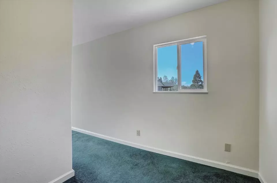 Bedroom - 13807 Bluebird Way, Oregon House, CA 95962 photo 3 of 16