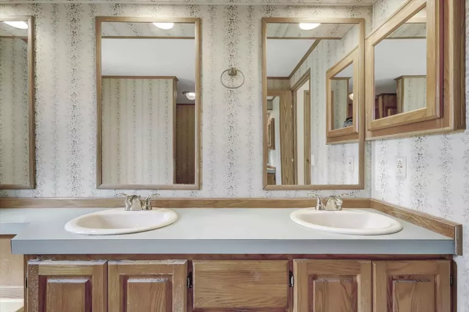 Bath - 13807 Bluebird Way, Oregon House, CA 95962 photo 7 of 10
