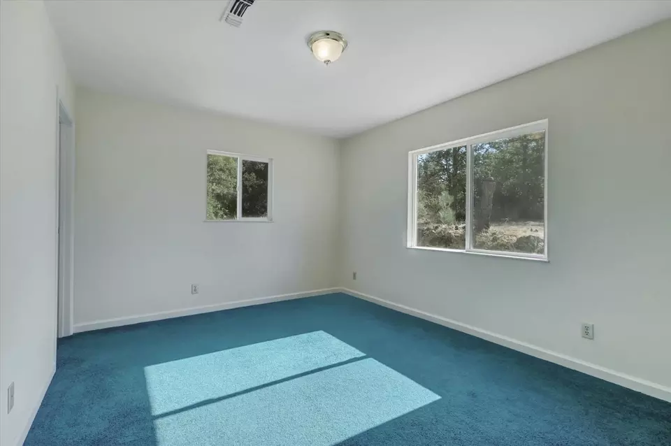 Bedroom - 13807 Bluebird Way, Oregon House, CA 95962 photo 6 of 16