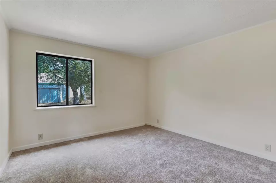 Bedroom - 13807 Bluebird Way, Oregon House, CA 95962 photo 10 of 16