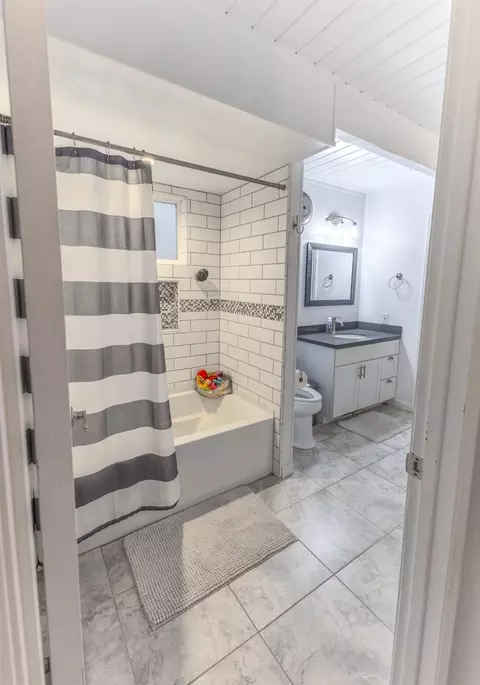 Bath - 22447 Colorado River Dr, Sonora, CA 95370 photo 1 of 5