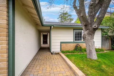 2433 Pinnacles Dr, Rocklin, CA 95677 photo 4