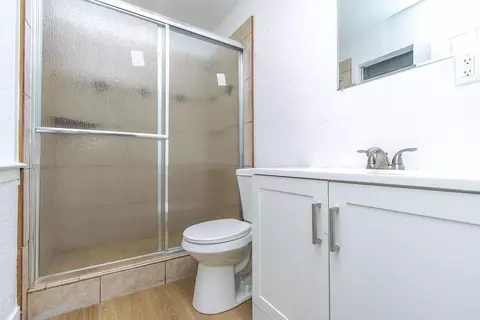 Bath - 5412 7th St, Keyes, CA 95328 photo 3 of 4