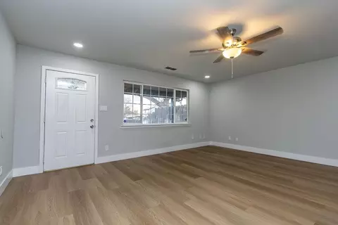 Living - 5412 7th St, Keyes, CA 95328 photo 2 of 3