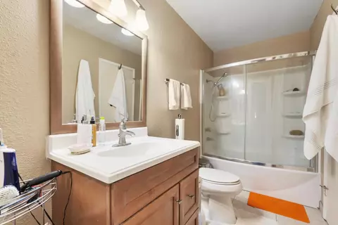 Bath - 3058 Andre Ln, Turlock, CA 95382 photo 2 of 2