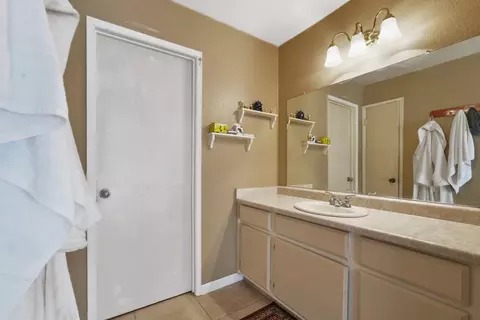 Bath - 3058 Andre Ln, Turlock, CA 95382 photo 1 of 2