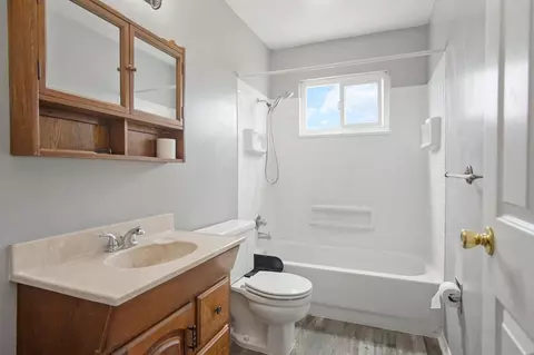 Bath - 625 Blanche Ct, Manteca, CA 95336 photo 1 of 2