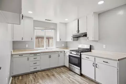 Kitchen - 625 Blanche Ct, Manteca, CA 95336 photo 2 of 2