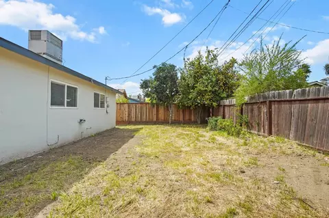 Exterior - 625 Blanche Ct, Manteca, CA 95336 photo 3 of 5