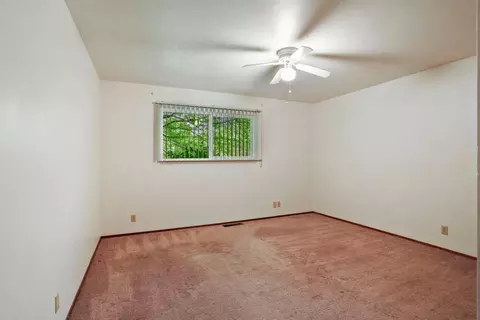 Bedroom - 17552 E Front St, Linden, CA 95236 photo 3 of 10