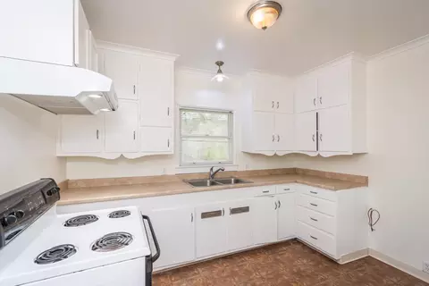 Kitchen - 916 N Main St, Jackson, CA 95642 photo 3 of 5