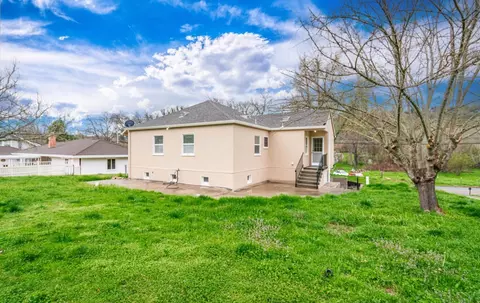 Exterior - 916 N Main St, Jackson, CA 95642 photo 5 of 16