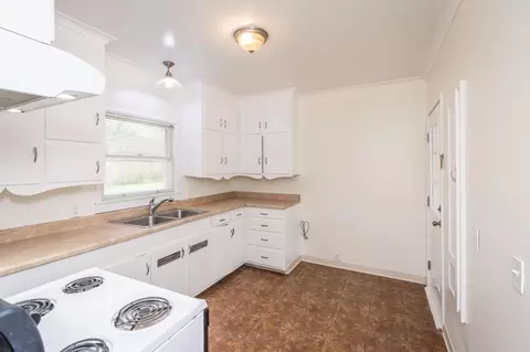 Kitchen - 916 N Main St, Jackson, CA 95642 photo 5 of 5