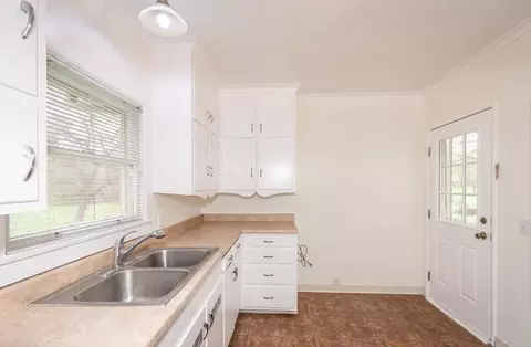 Kitchen - 916 N Main St, Jackson, CA 95642 photo 2 of 5
