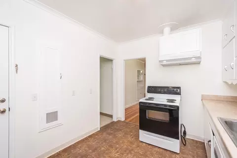 Kitchen - 916 N Main St, Jackson, CA 95642 photo 4 of 5