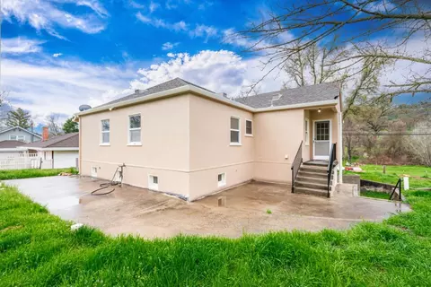 Exterior - 916 N Main St, Jackson, CA 95642 photo 13 of 16