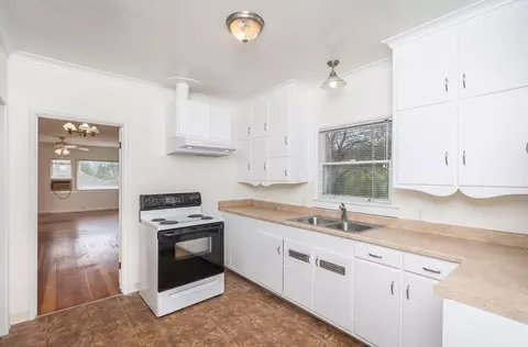 Kitchen - 916 N Main St, Jackson, CA 95642 photo 1 of 5