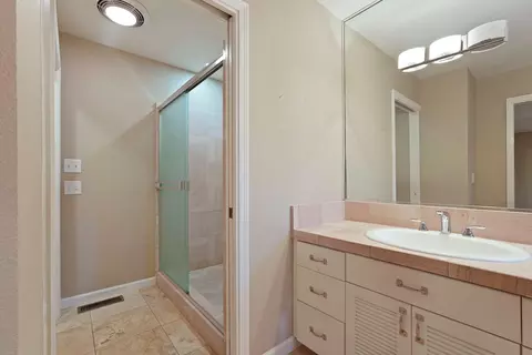 Bath - 835 Kramer Dr, Lodi, CA 95242 photo 4 of 4