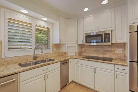 Kitchen - 835 Kramer Dr, Lodi, CA 95242 photo 3 of 7