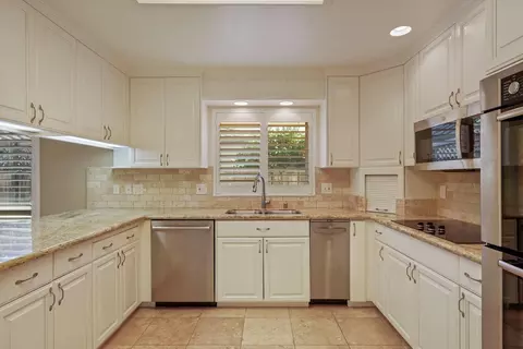 Kitchen - 835 Kramer Dr, Lodi, CA 95242 photo 2 of 7