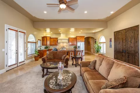 Living - 4549 Mcgee Ave, Modesto, CA 95357 photo 2 of 3