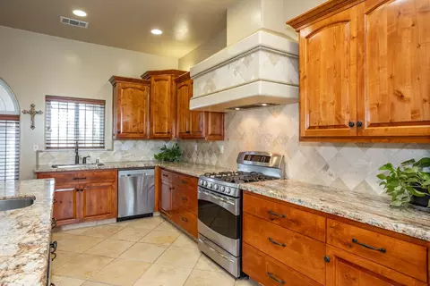 Kitchen - 4549 Mcgee Ave, Modesto, CA 95357 photo 2 of 7