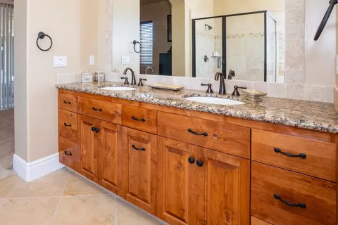 Bath - 4549 Mcgee Ave, Modesto, CA 95357 photo 3 of 6