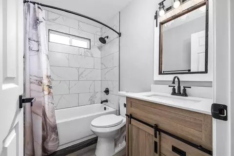 Bath - 1624 Celeste Dr, Modesto, CA 95355 photo 3 of 3