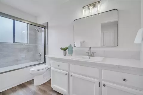 Bath - 4606 Slate Ct, Rocklin, CA 95677 photo 3 of 6