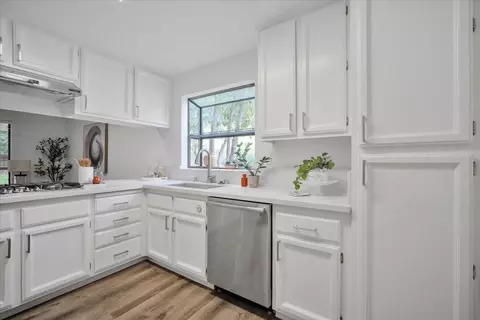 Kitchen - 4606 Slate Ct, Rocklin, CA 95677 photo 3 of 3
