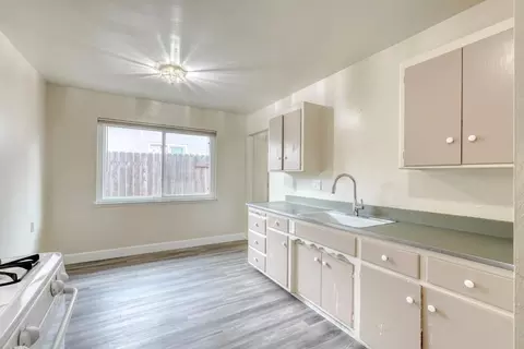 Kitchen - 5948 Coyle Ave, Carmichael, CA 95608 photo 3 of 4