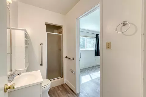 Bath - 5948 Coyle Ave, Carmichael, CA 95608 photo 1 of 3