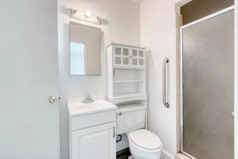 Bath - 5948 Coyle Ave, Carmichael, CA 95608 photo 2 of 3