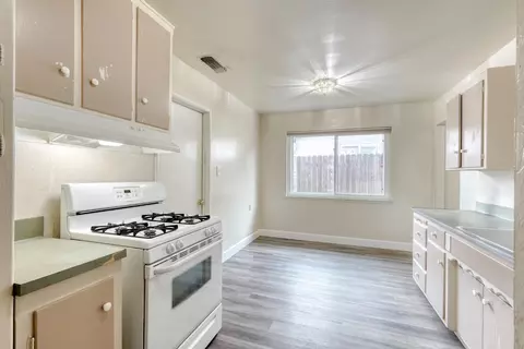 Kitchen - 5948 Coyle Ave, Carmichael, CA 95608 photo 2 of 4