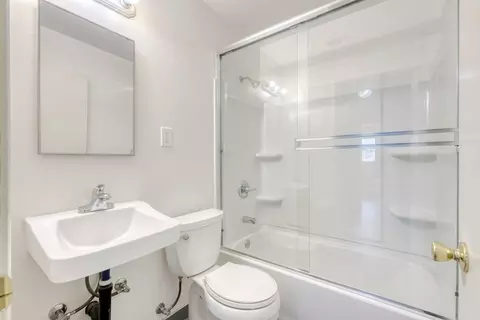 Bath - 5948 Coyle Ave, Carmichael, CA 95608 photo 3 of 3