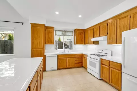 807 Mesquite Dr, Davis, CA 95618 photo 9