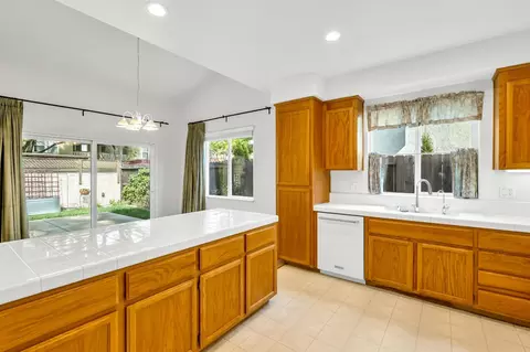 807 Mesquite Dr, Davis, CA 95618 photo 4