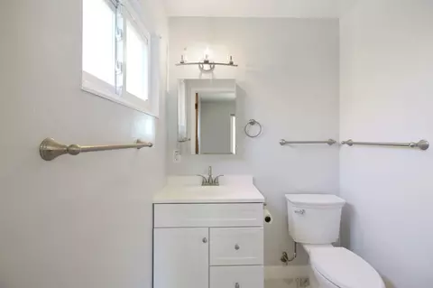 Bath - 1717 Albion Pl, Davis, CA 95618 photo 1 of 3
