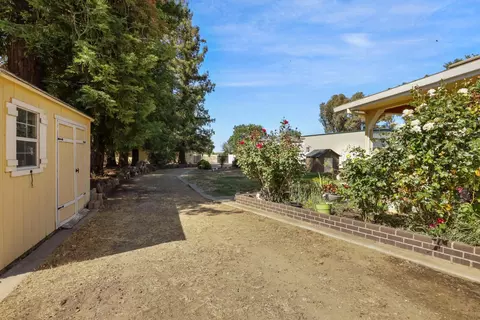 Exterior - 17755 E Collier Rd, Acampo, CA 95220 photo 12 of 24