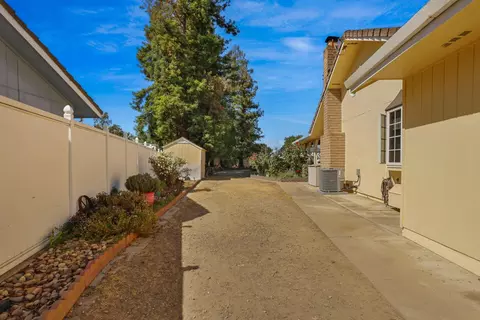 Exterior - 17755 E Collier Rd, Acampo, CA 95220 photo 10 of 24