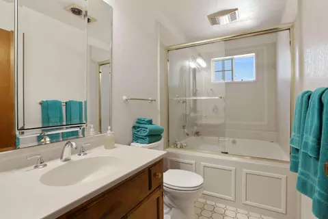Bath - 17755 E Collier Rd, Acampo, CA 95220 photo 1 of 4