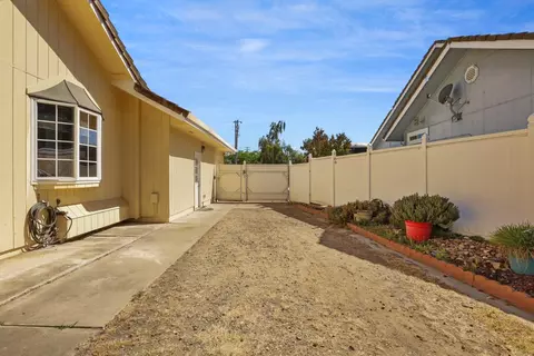 Exterior - 17755 E Collier Rd, Acampo, CA 95220 photo 11 of 24